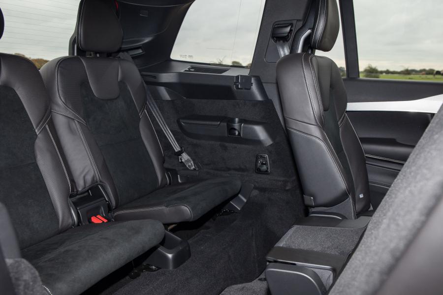 Интерьер Volvo XC90 D5 R-Design 2015 года  (UK) (фото 28 из 44)